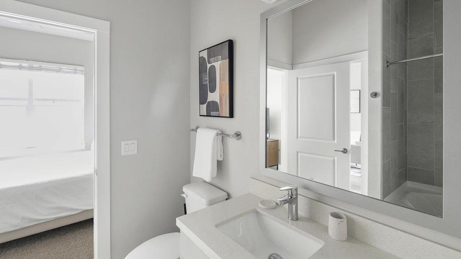 Landing Modern Apartment With Amazing Amenities Austin Exterior photo
