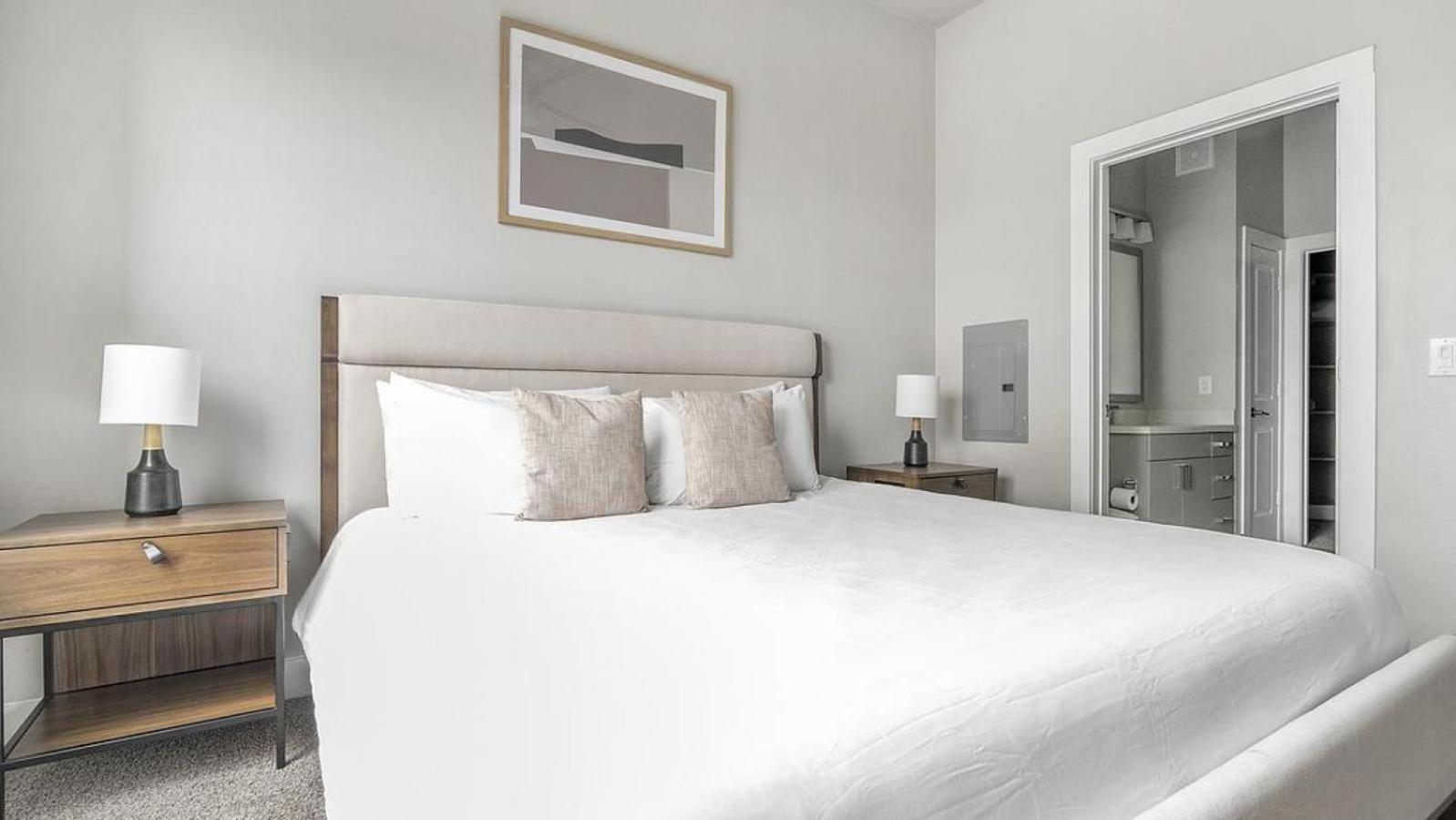 Landing Modern Apartment With Amazing Amenities Austin Exterior photo