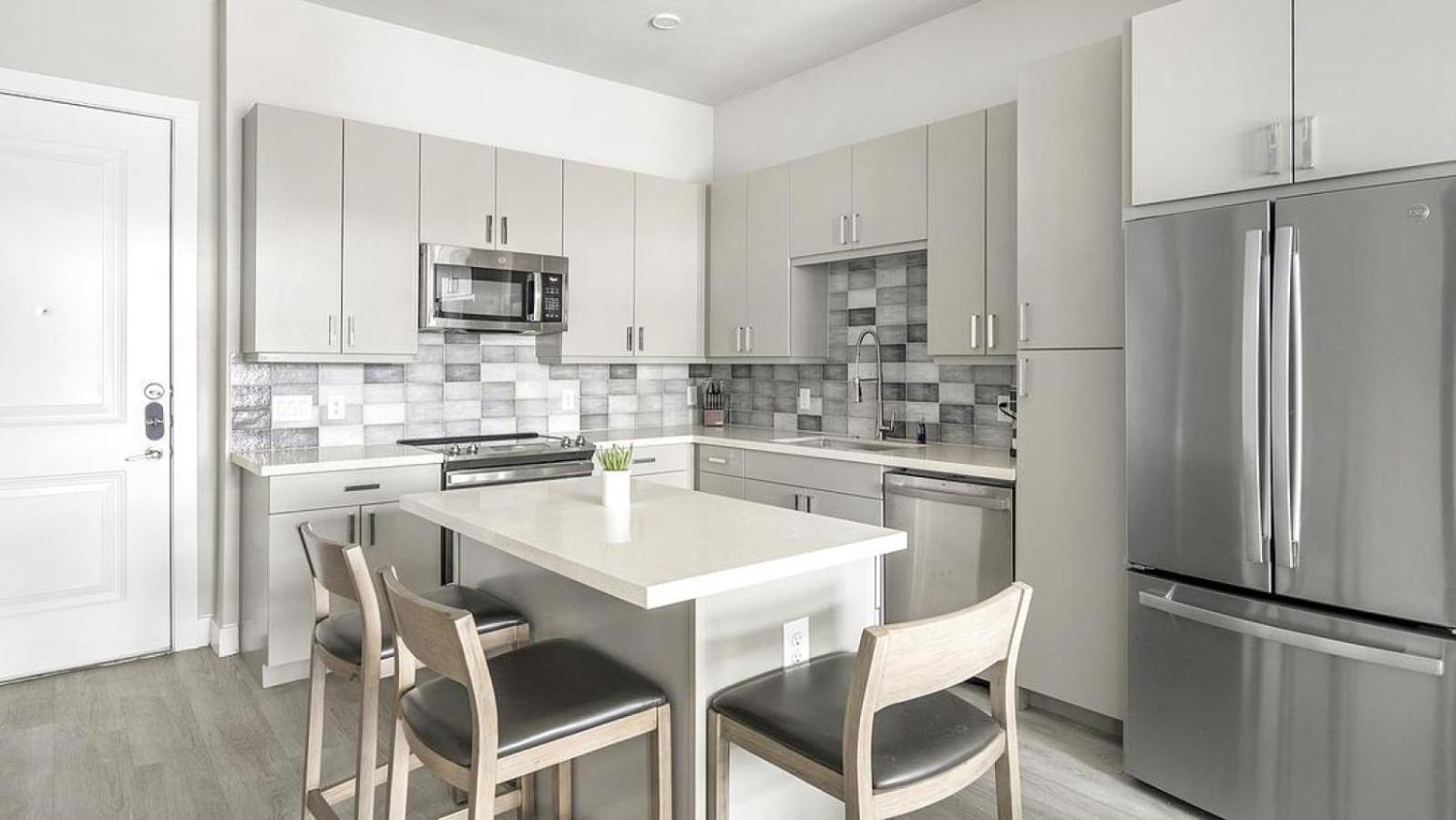 Landing Modern Apartment With Amazing Amenities Austin Exterior photo